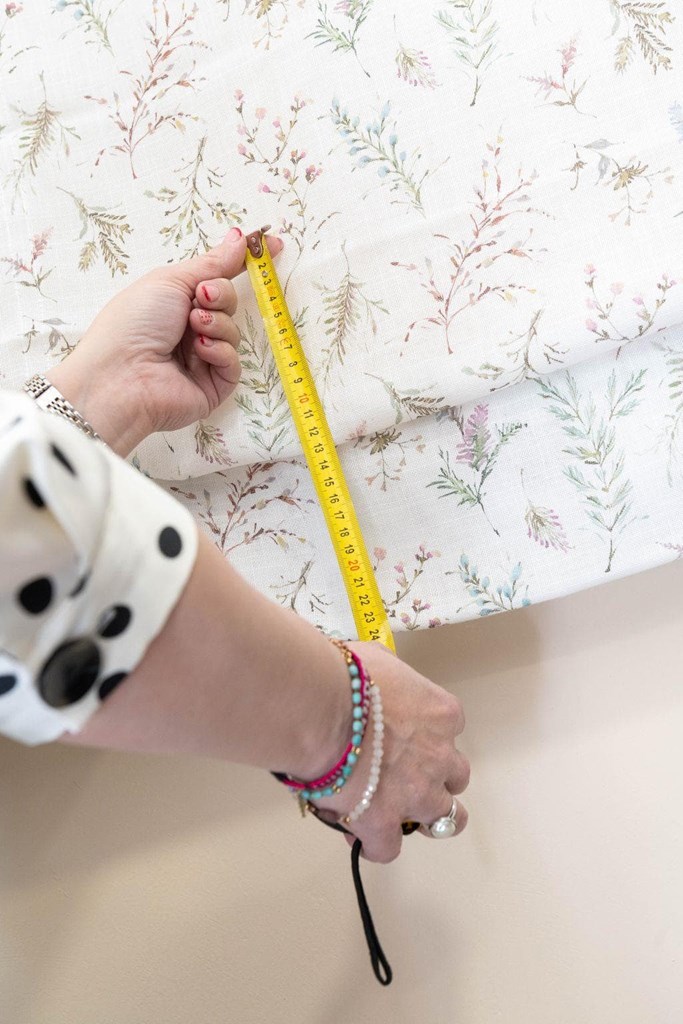 6 consejos para que tus cortinas hagan que el techo parezca más alto de lo que es