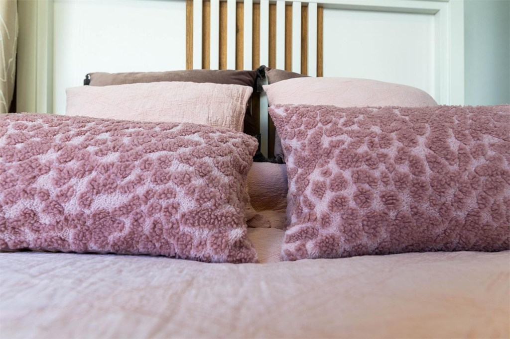 7 claves para renovar la decoración de tu dormitorio solo cambiando el textil