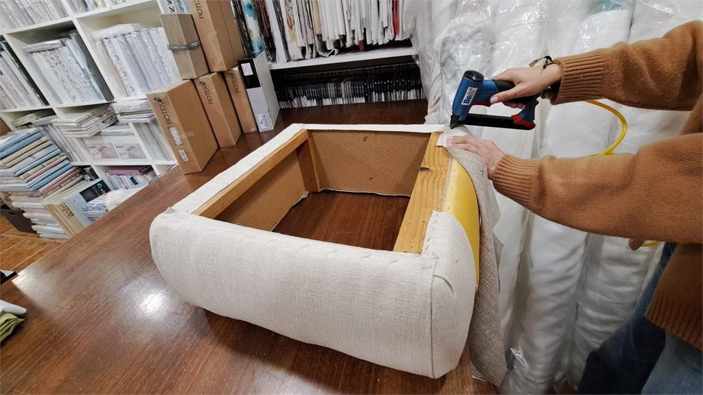 ¿Cuánto cuesta tapizar un sofá en Vigo?