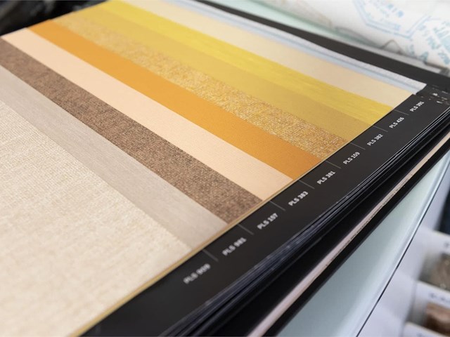 ¿Es difícil instalar papel pintado uno mismo?