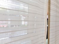 ¿Qué diferencia hay entre un estor enrollable y un estor plegable?