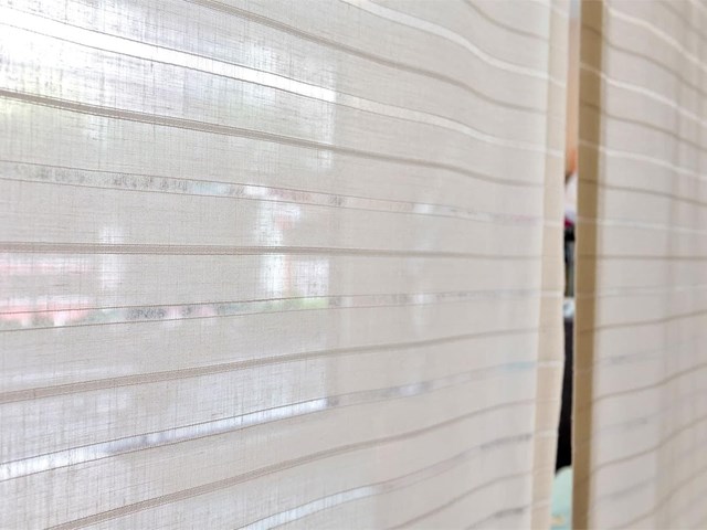 ¿Qué diferencia hay entre un estor enrollable y un estor plegable?