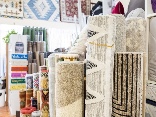 ¿Qué materiales de alfombra son más fáciles de limpiar?