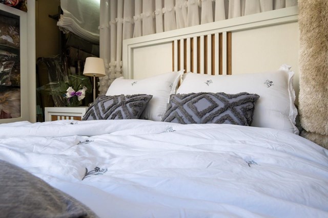 Viste tu dormitorio con la mejor ropa de cama en Vigo - Imagen 1